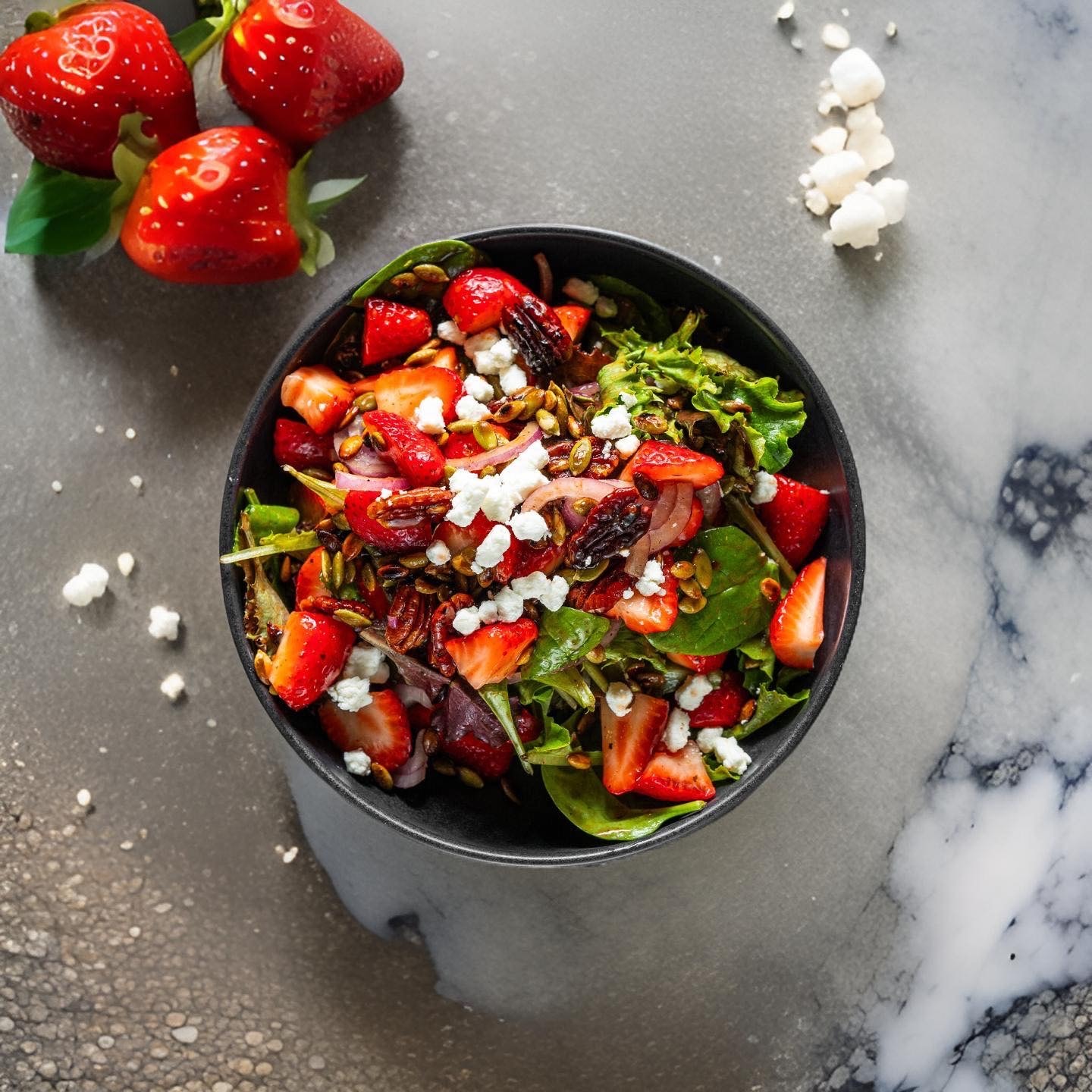 Salade fraise et fromage de chèvre